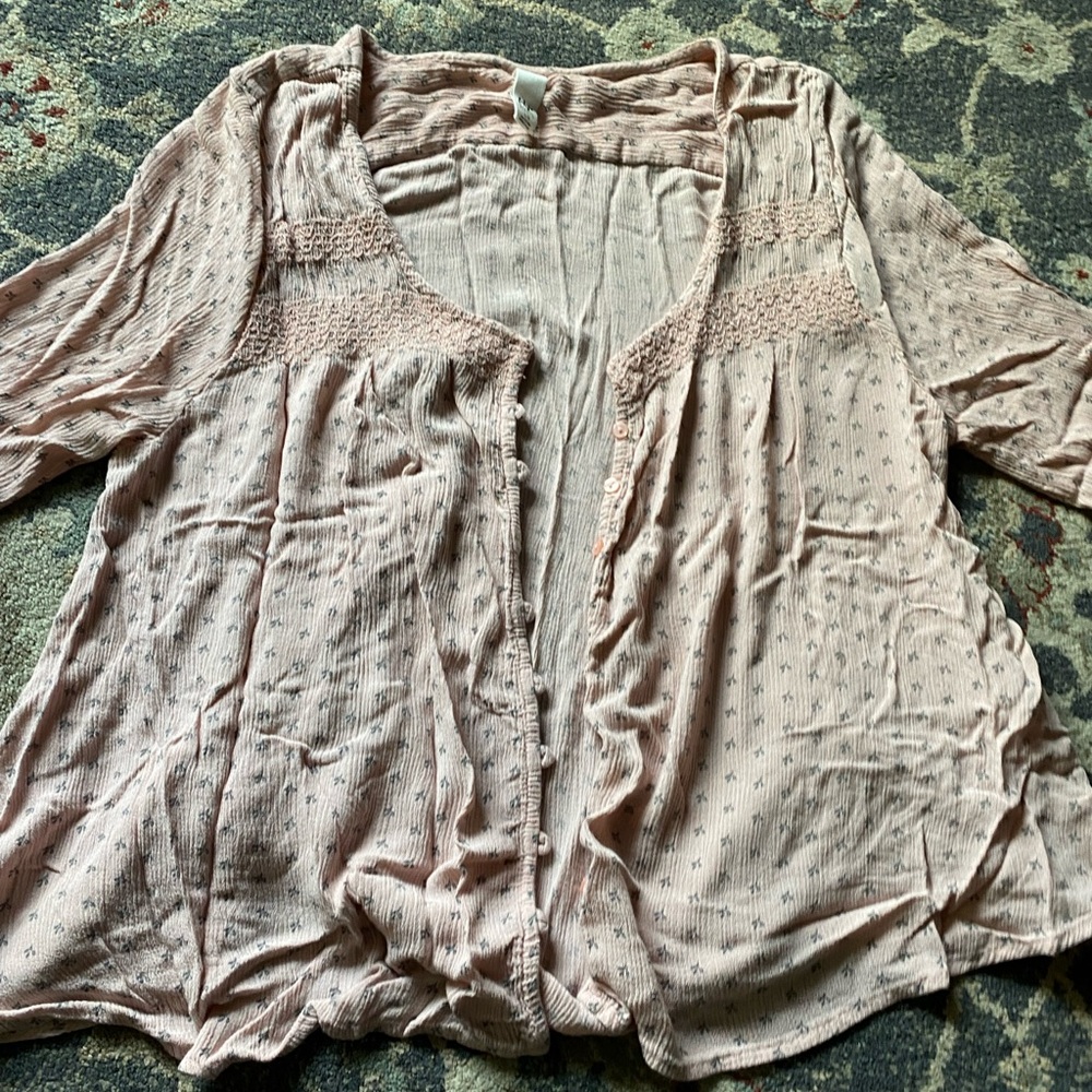 Light pink flowy cute cropped button down by Tokyo Darling size large